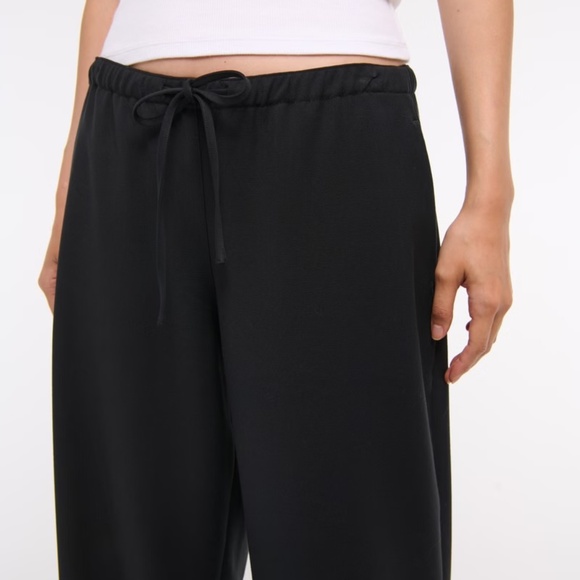 NWT Abercrombie Menswear Pull-On Pant in Black - size small SHORT - Picture 2 of 6